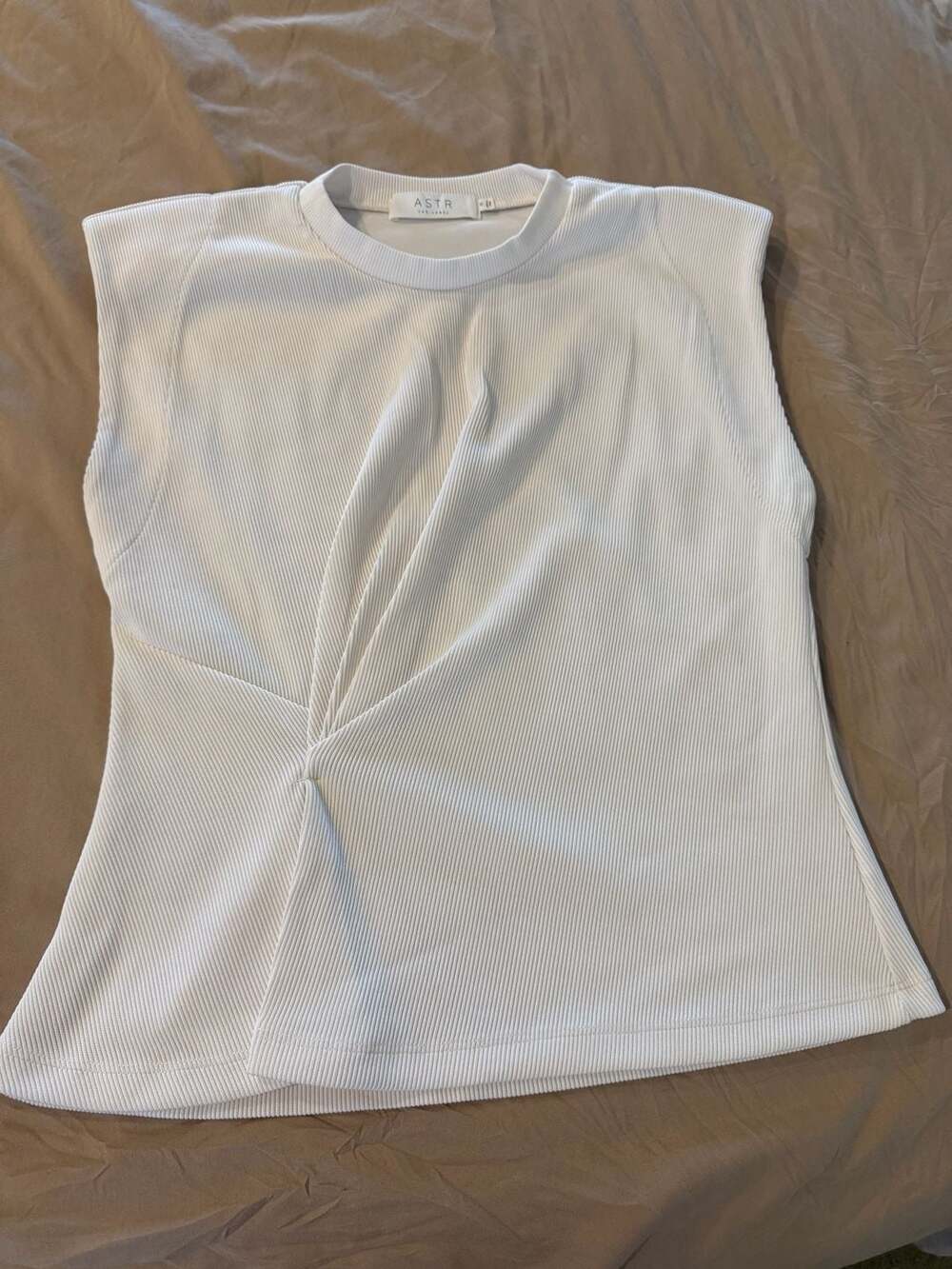 Astr The Label Top Size M Cream Ribbed Cap Sleeve Side Twist AT18586